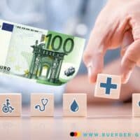 eine Hand plaziert Geld auf Würfel mit Symbolen für Gesundheit