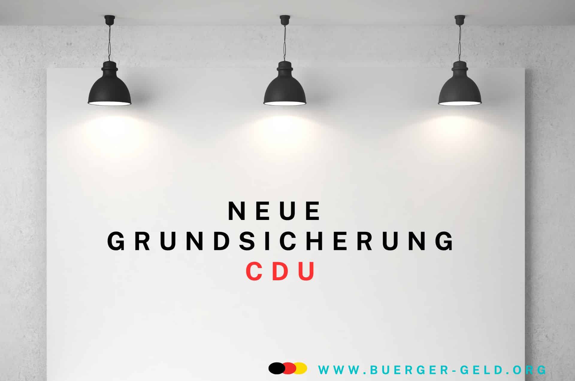 Drei Lampen strahlen auf Plakat mit Aufschrift "Neue Grundsicherung, CDU"