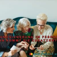 ältere Frauen sitzen auf dem Sofa und freuen sich