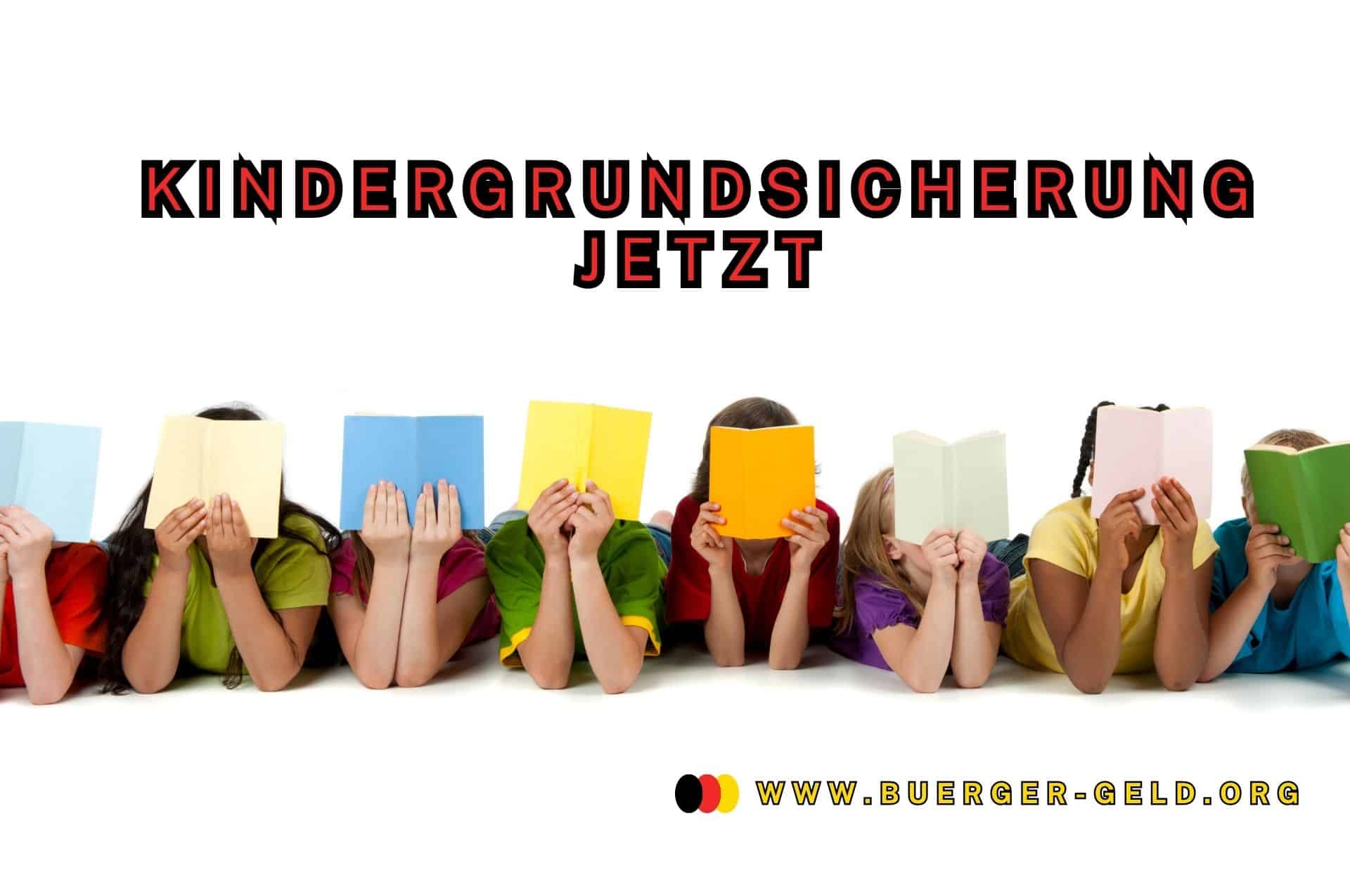 Kinder mit einem Blatt vor den Gesichtern